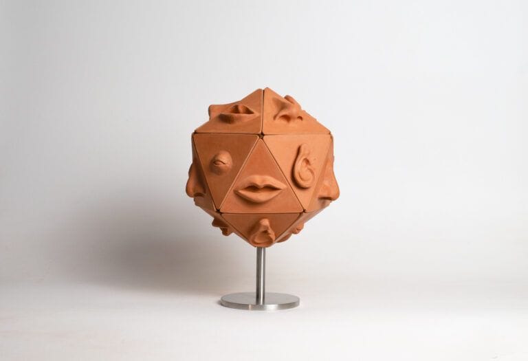 Foto portada por: Augusto Ribeiro - Orificios Icosaedro. 