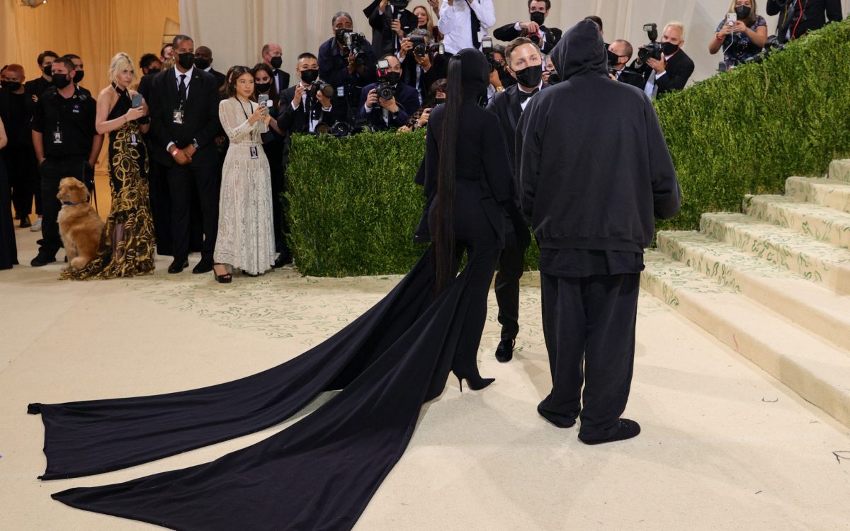 NEW YORK, NEW YORK - SEPTEMBER 13: Kim Kardashian West and Demna Gvasalia attend The 2021 Met Gala Celebrating In America: A Lexicon Of Fashion at Metropolitan Museum of Art on September 13, 2021 in New York City.   Theo Wargo/Getty Images/AFP (Photo by Theo Wargo / GETTY IMAGES NORTH AMERICA / Getty Images via AFP)