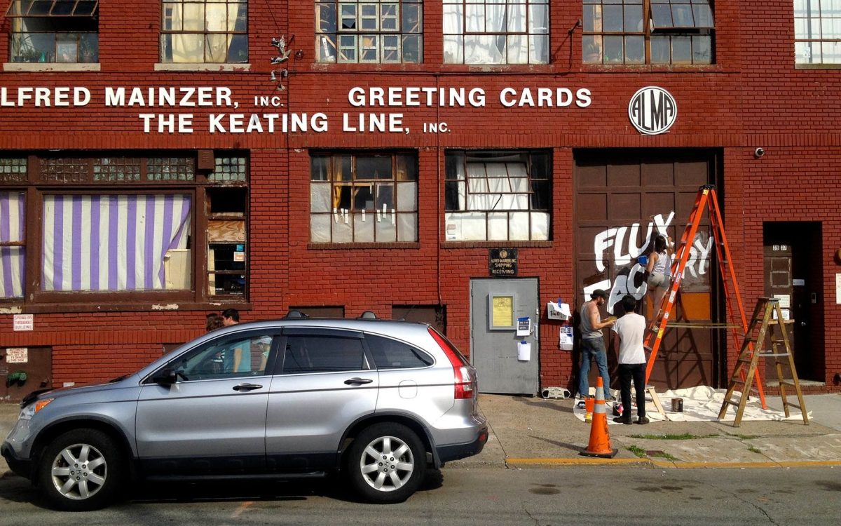 El edificio principal de Flux Factory en la calle 29 de Queens
Foto de Jason Eppink, vía Flickr.
