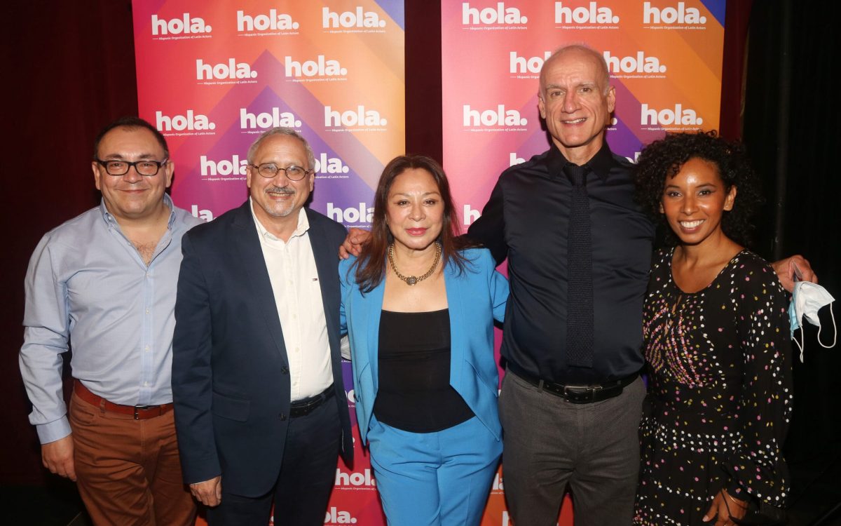 Fabian González, Manny Herrera, Ana María Estrada, Paul Slee Rodríguez y Monica Delgado en los HOLA Honors 2021. Fotografía por Bruce Glikas.