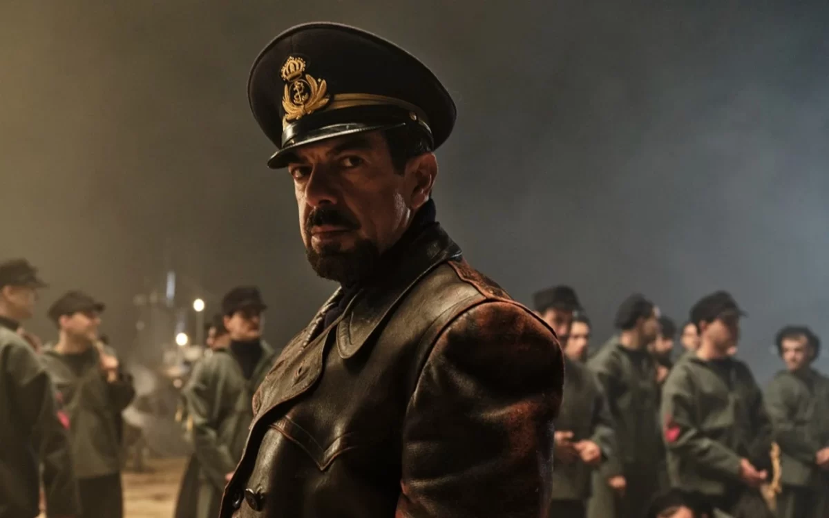 COMANDANTE_Pierfrancesco-Favino_Enrico-De-Luigi