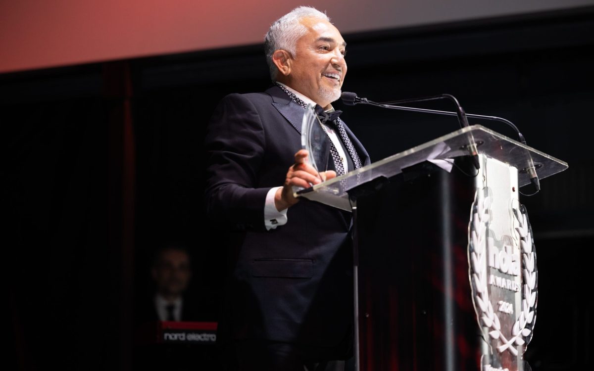Cesar Millan en los HOLA Awards 2024. Foto de Vinny Dones