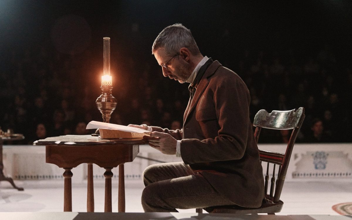 Jeremy Strong en Un enemigo del pueblo (Foto: Emilio Madrid)