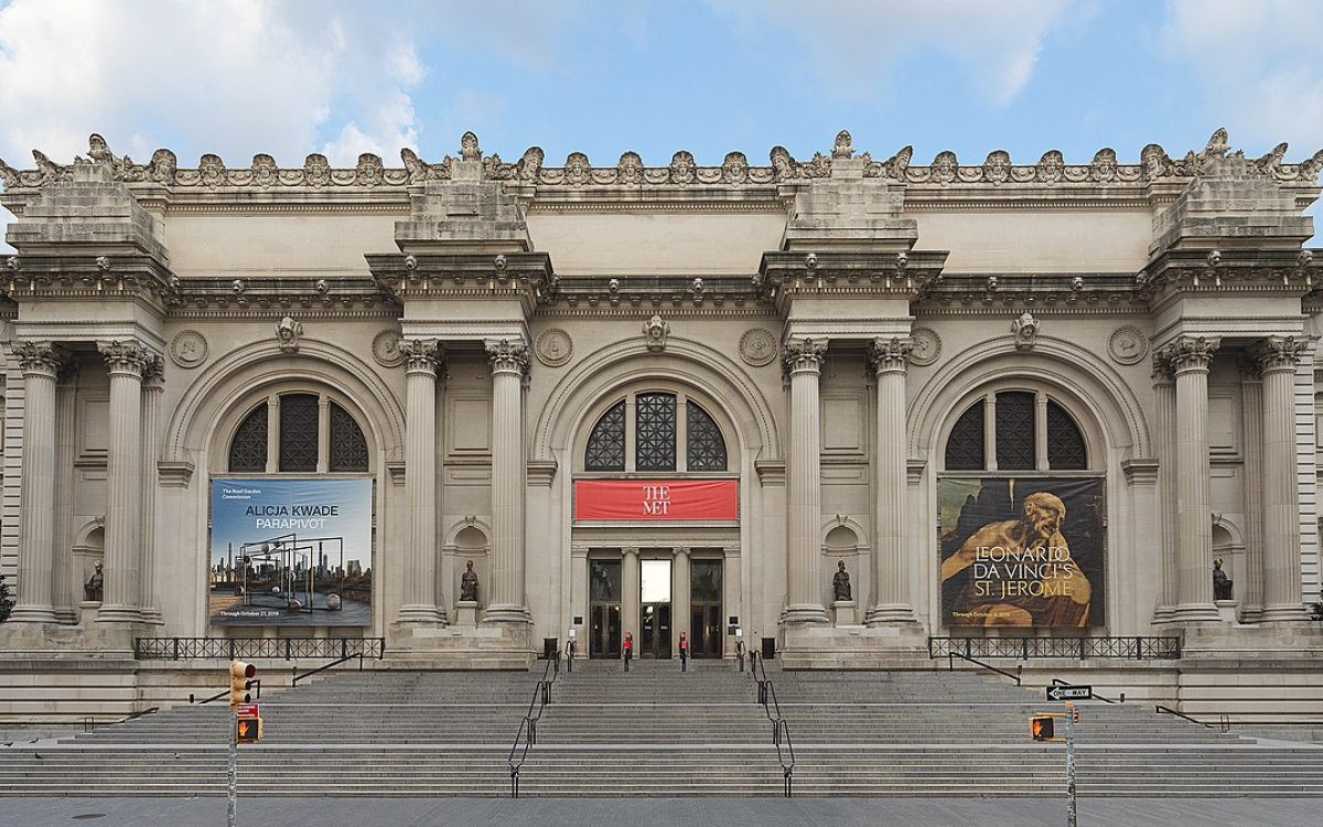 Metropolitan_Museum_of_Art_(The_Met)_-_Central_Park,_NYC