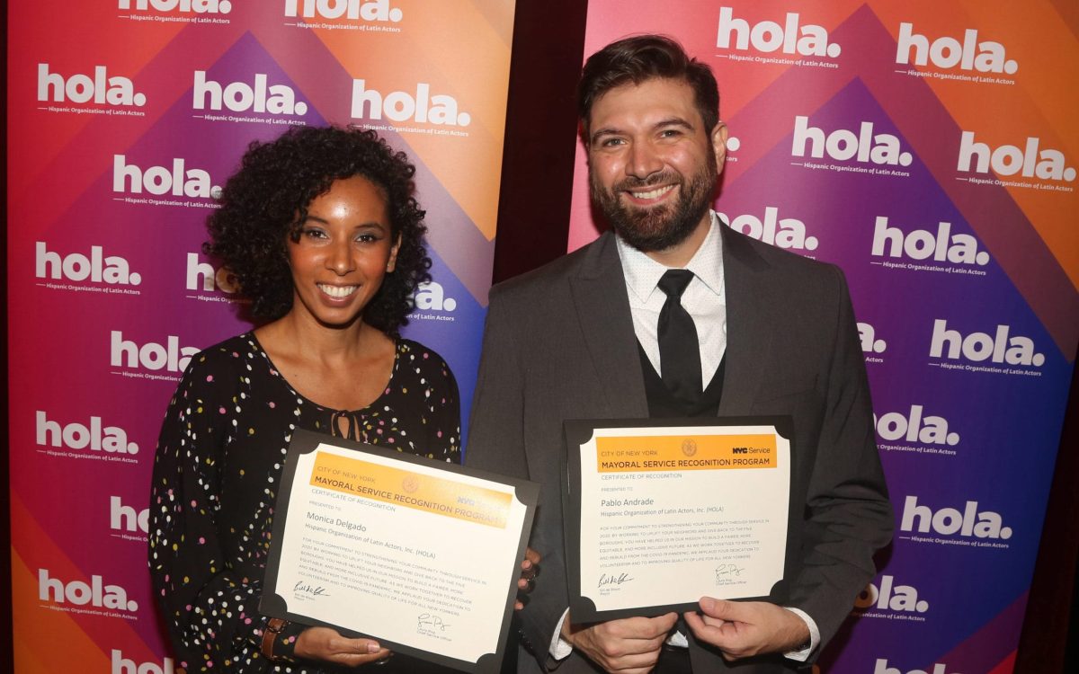 Mónica Delgado y Pablo Andrade reconocidos por el alcalde de Nueva York en los HOLA Honors 2021. Foto de Bruce Glikas.