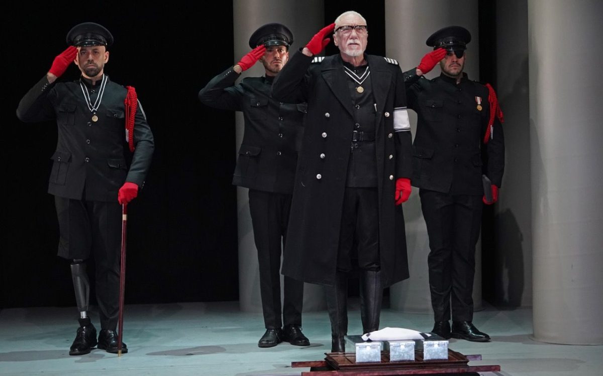 Anthony Michael Lopez, Anthony Michael Martinez, Patrick Page, Zack Lopez Roa (Foto: Carol Rosegg)