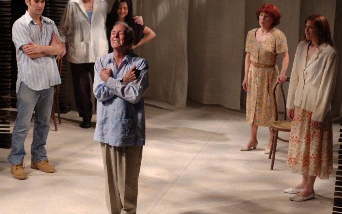 Ricardo Barber recibiendo aplausos al final de una presentación de La Gringa en 2010. Fotografía por Michael Palma Mir.