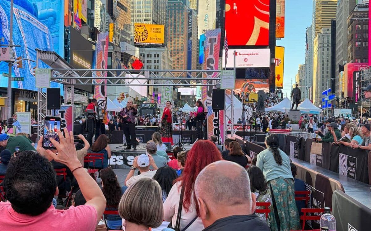 latinos en times square